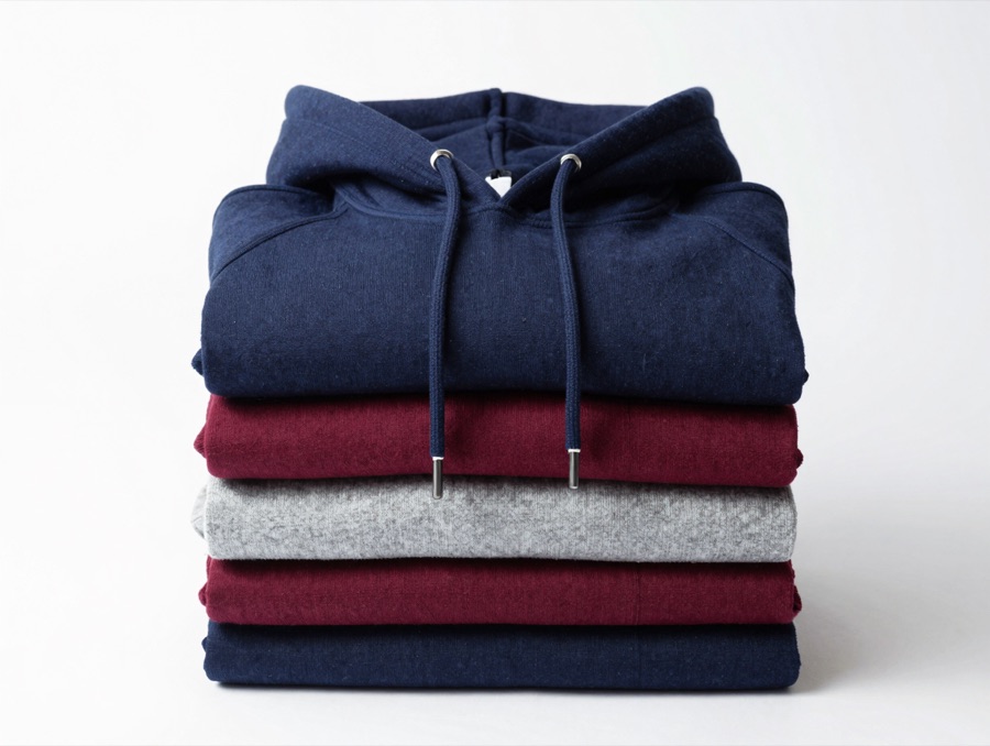 Varian warna hoodie custom komunitas dengan kantong kanguru dan tali hoodie — bahan terry